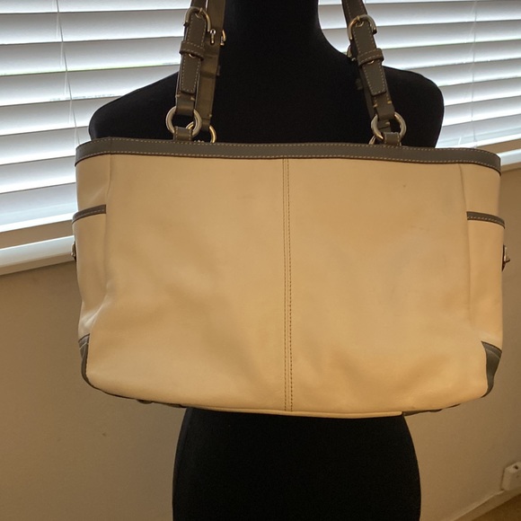 Coach East/West Leather Pleated Gallery Tote - Picture 6 of 10